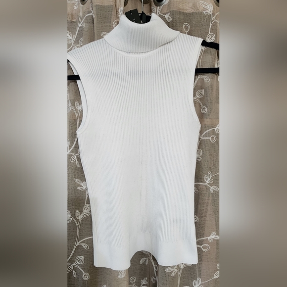 Cable & Gauge Sleeveless Turtleneck - Picture 1 of 3